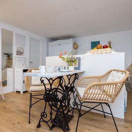 Charming Studio Apartment At House Rustica With Terrace And Nearby Parking Пунат Екстериор снимка