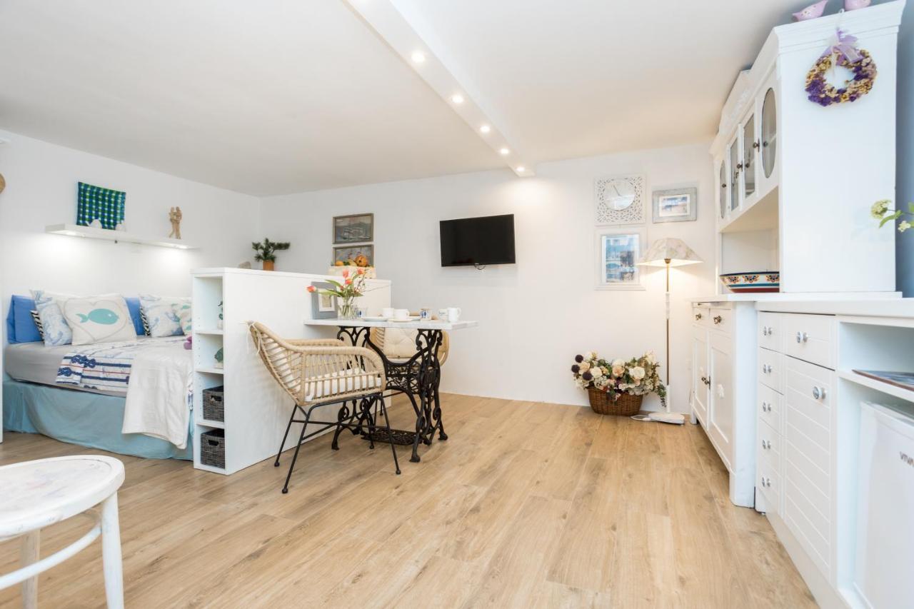 Charming Studio Apartment At House Rustica With Terrace And Nearby Parking Пунат Екстериор снимка