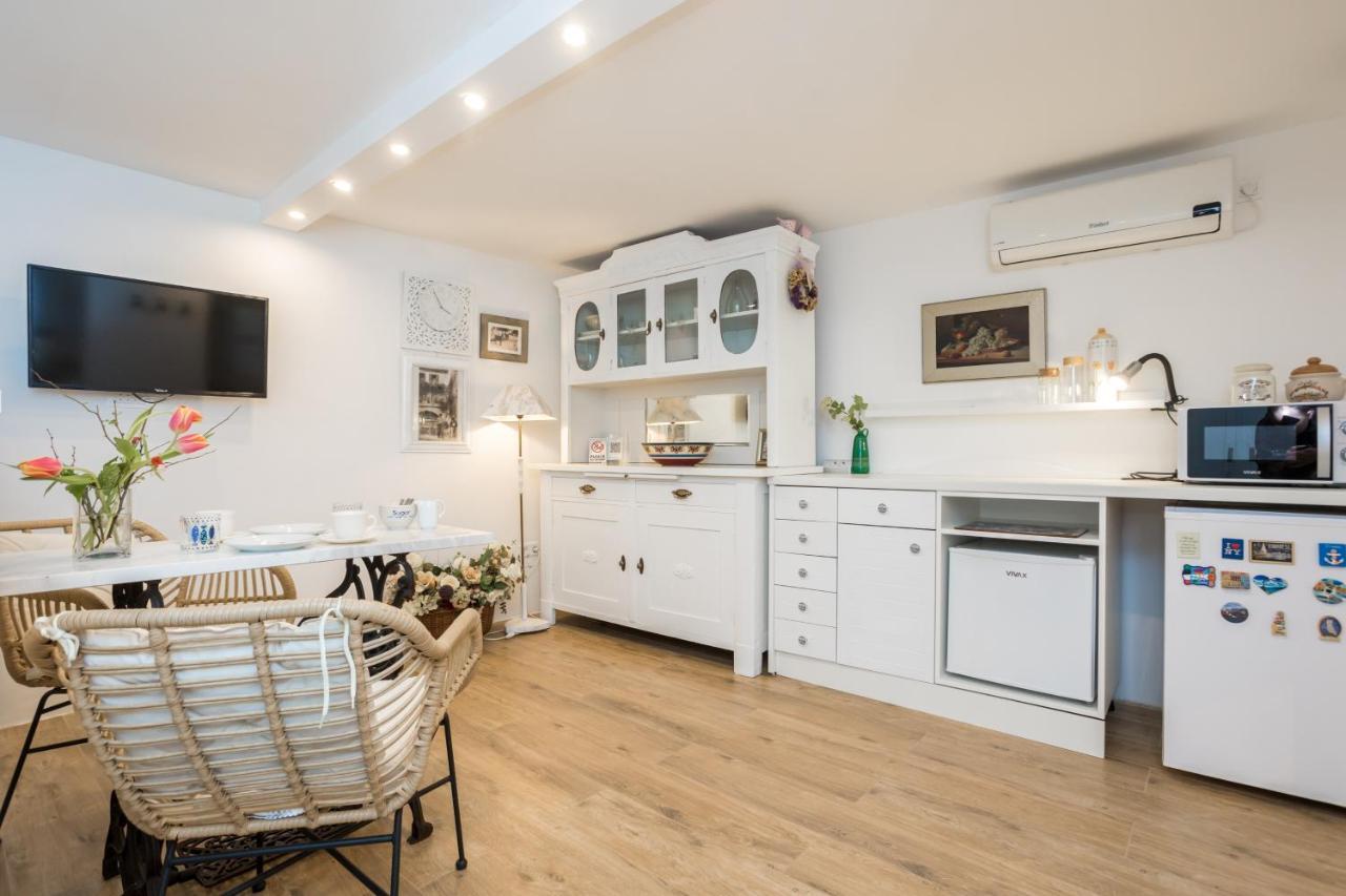 Charming Studio Apartment At House Rustica With Terrace And Nearby Parking Пунат Екстериор снимка