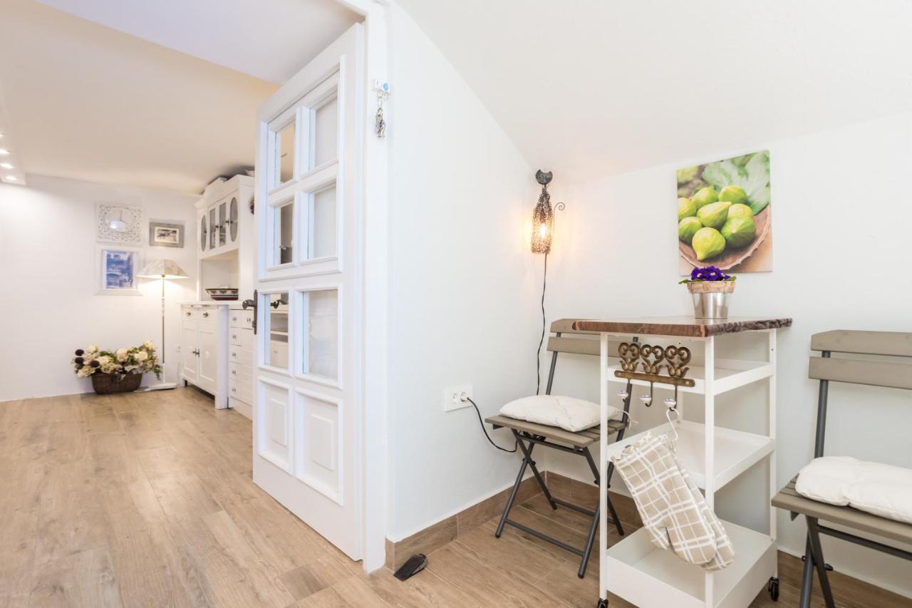 Charming Studio Apartment At House Rustica With Terrace And Nearby Parking Пунат Екстериор снимка